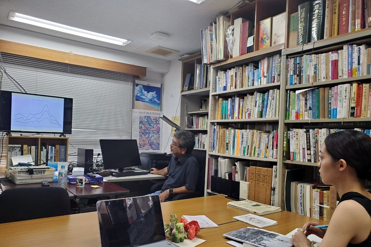 沖縄の歴史や文化そして現在の社会を、沖縄大学社会学教授である宮城能彦氏より学ばせていただきました。
