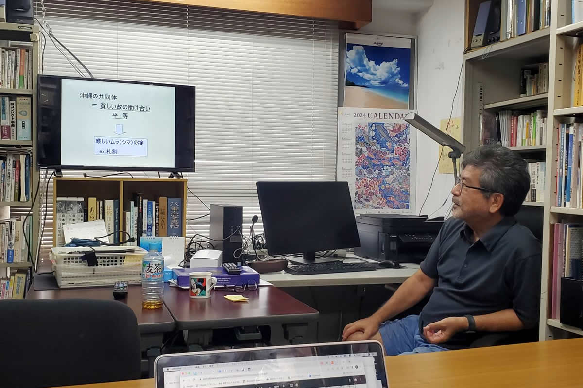 沖縄の歴史や文化そして現在の社会を、沖縄大学社会学教授である宮城能彦氏より学ばせていただきました。